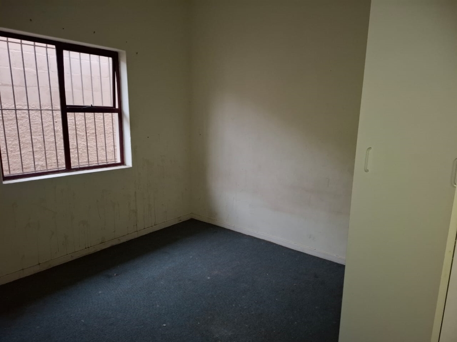 6 Bedroom Property for Sale in Oakdale Western Cape